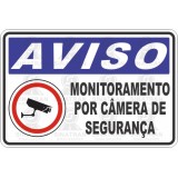 Monitoramento por câmeras de segurança.